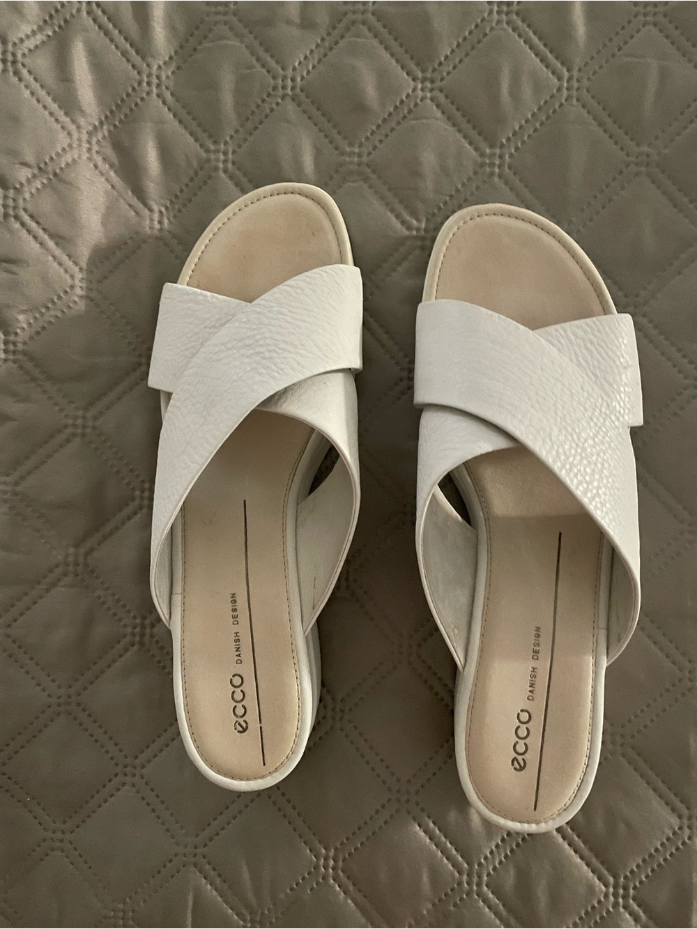 Ecco White Crisscross Leather Slide Sandals - Picture 4 of 10